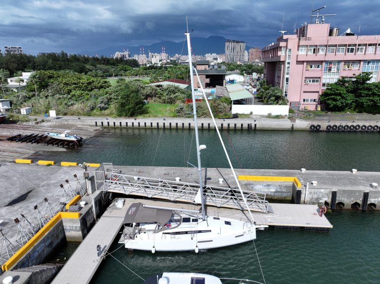 漫長等待牌照中